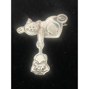 925 Sterling Silver Articulated Cat & Dangling Mouse Brooch Pin 9.5g